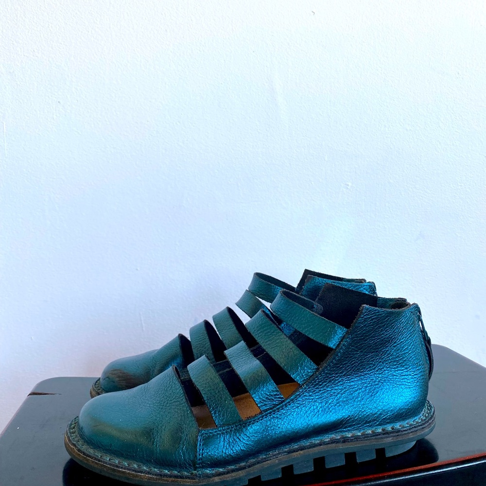Trippen shiny blue green strappy shoes size 38